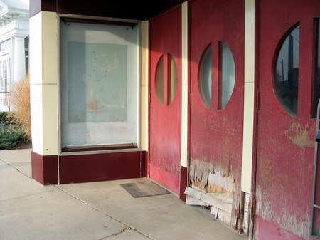 Star Theatre - Front Doors (newer photo)
